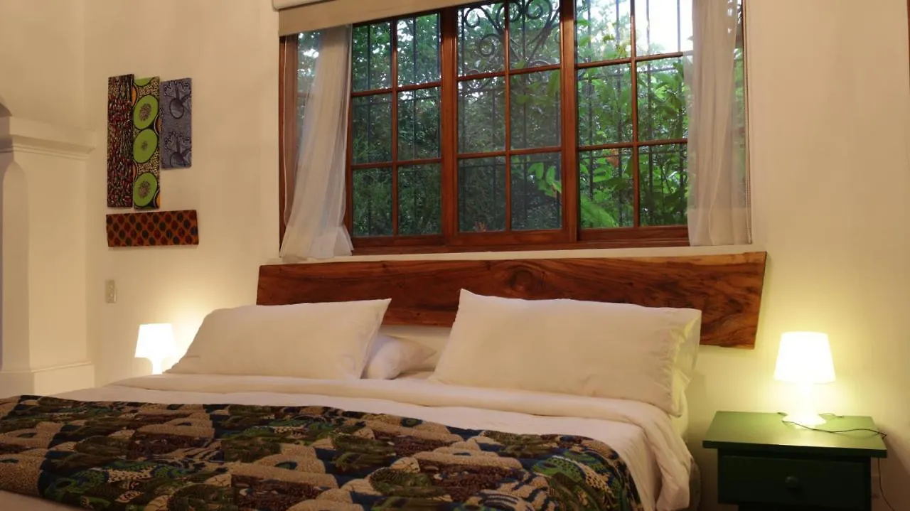 Iguanazu Bed & Breakfast 과야킬